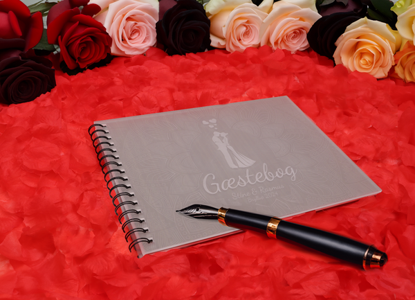 Indisk-inspireret Elegance: Frostet Akryl Gæstebog med Birketræsdesign – En Unik Fusion af Tradition og Moderne Charme